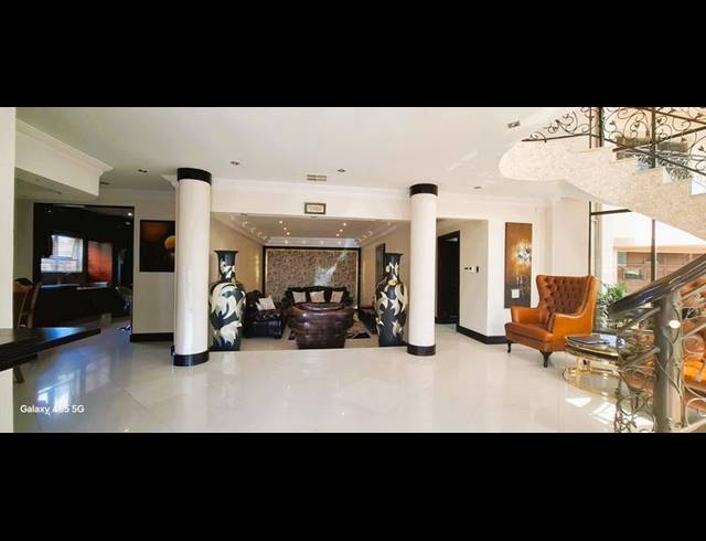 5 BEDROOM HOUSE FOR SALE IN MOUNT EDGECOMBE